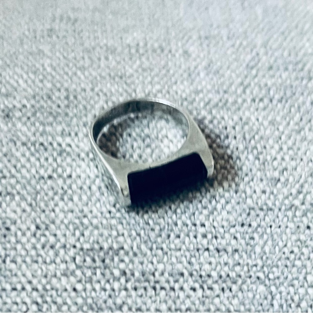 Vintage Navajo Minimalist Jewelry Ring with obsidian Inlay.
